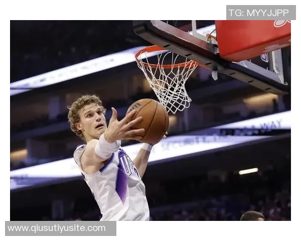 小卡半场表现出色8投5中贡献14分2板2助正负值高达16 小卡半场表现出色8投5中贡献14分2板2助正负值高达16